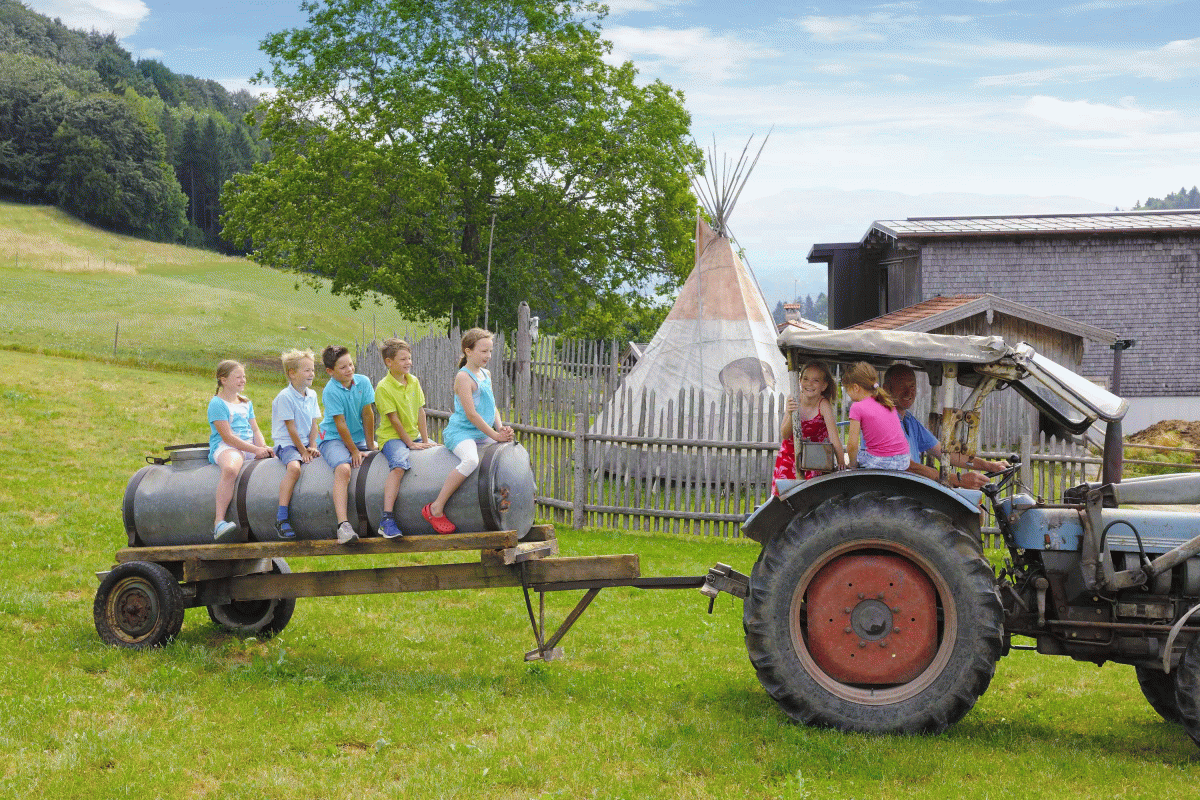 Traktorfahrt Erlebnisurlaub Kinderparadies Kinderland
